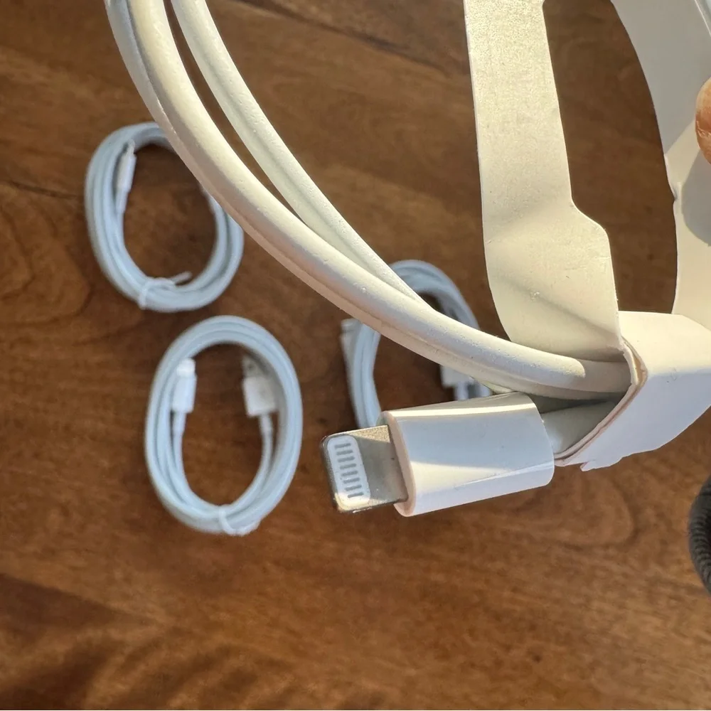 N/A white charging